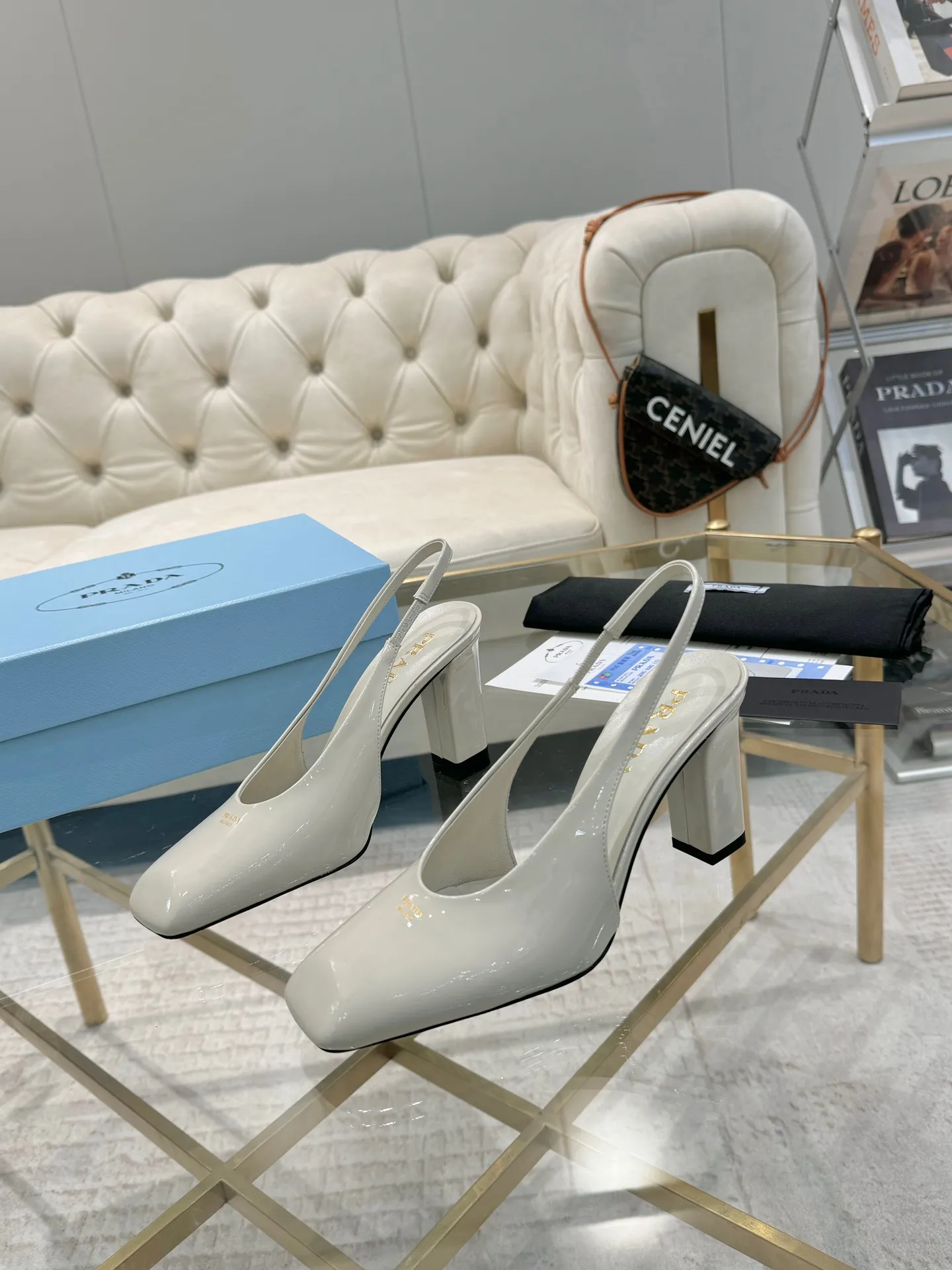 👟👟Ex-factory price 580👟👟 (imitation leather bottom-20) New arrival 👉Ready stock👈 Remove the original board and make a 1:1 replica‼ ️The highest version ✅2025Prada early spring catwalk hot style 😘The latest spring style thick heel small square toe series (genuine leather outsole) (simulated leather sole) goddess must-have super beautiful on the feet ‼ ️The upper and foot pads adopt the latest 3D LOGO elements, three-dimensional and advanced‼ ️Imported original cowhide leather, soft and textured, lining + foot pads, imported sheepskin lining, breathable and comfortable, matching private model heel, heel height 8M, size 35M-39M (34 40 414243 customized, non-refundable and non-exchangeable)